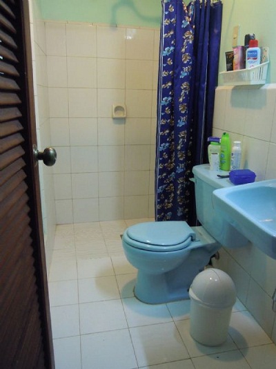 'Bathroom 1' Casas particulares are an alternative to hotels in Cuba.